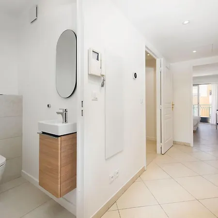 Superbe Climatise A - 2 Pieces, Parking Inclus *