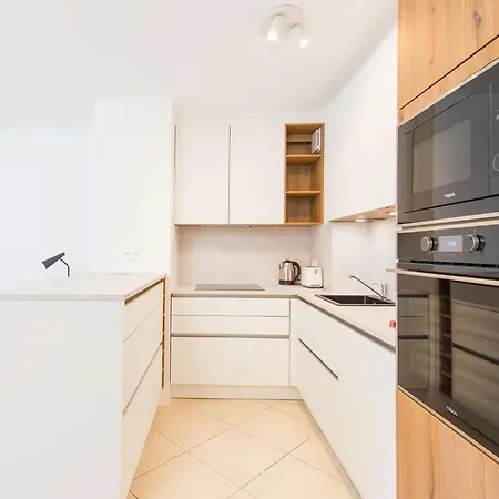 Superbe Climatise A - 2 Pieces, Parking Inclus Apartment