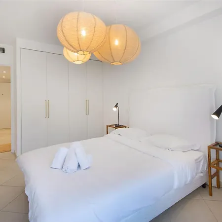 Superbe Climatise A - 2 Pieces, Parking Inclus Apartment *