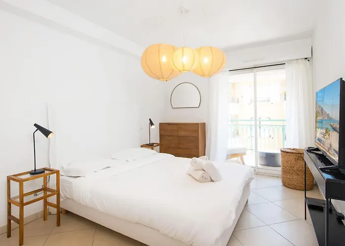 Superbe Climatisé à - 2 Pièces, Parking Inclus