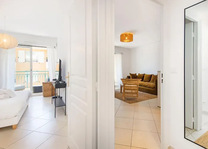 Superbe Climatise A - 2 Pieces, Parking Inclus * Menton