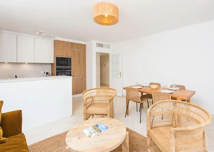 Superbe Climatisé à - 2 Pièces, Parking Inclus