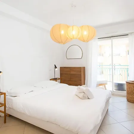 Superbe Climatise A - 2 Pieces, Parking Inclus