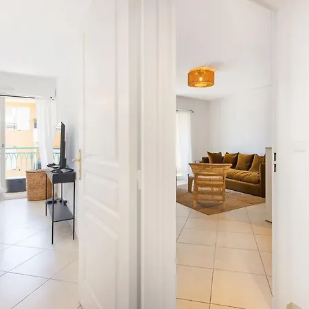 Superbe Climatise A - 2 Pieces, Parking Inclus * Menton