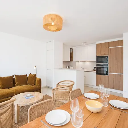 Superbe Climatise A - 2 Pieces, Parking Inclus * Menton