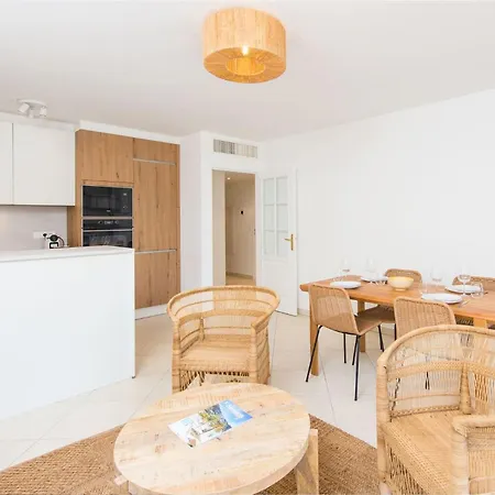 Superbe Climatise A - 2 Pieces, Parking Inclus