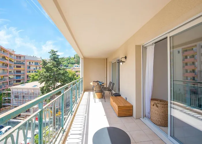 Superbe Climatise A - 2 Pieces, Parking Inclus דירה