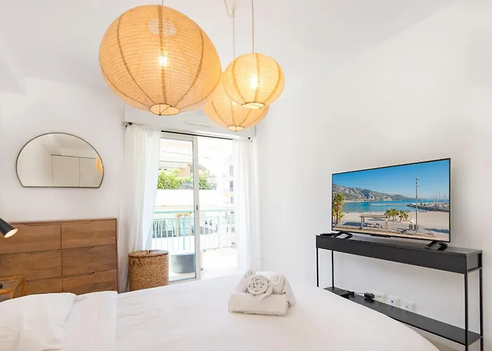 Superbe Climatise A - 2 Pieces, Parking Inclus *