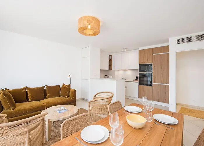 Superbe Climatise A - 2 Pieces, Parking Inclus * Menton